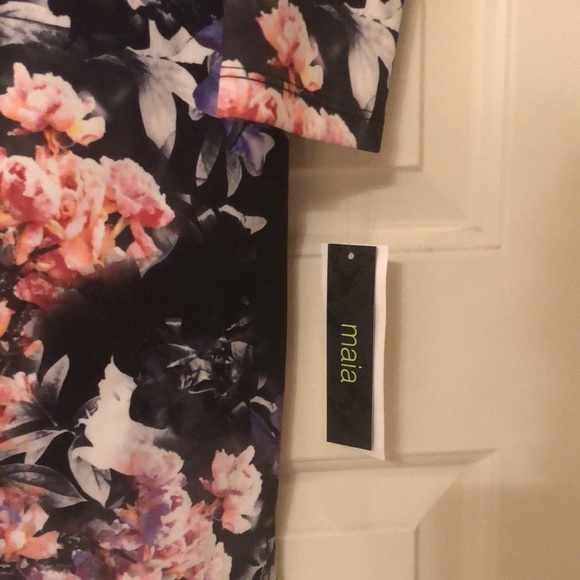 Maia Floral Dress. NWT. Size 4. - Picture 4 of 5